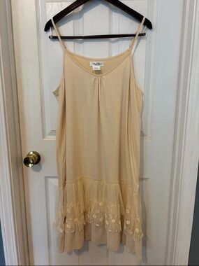 Beige Lace Hem Slip Dress/Dress Extender. Size 1X
